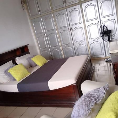 Appart Meuble Le Dakota Yaounde Ngoại thất bức ảnh