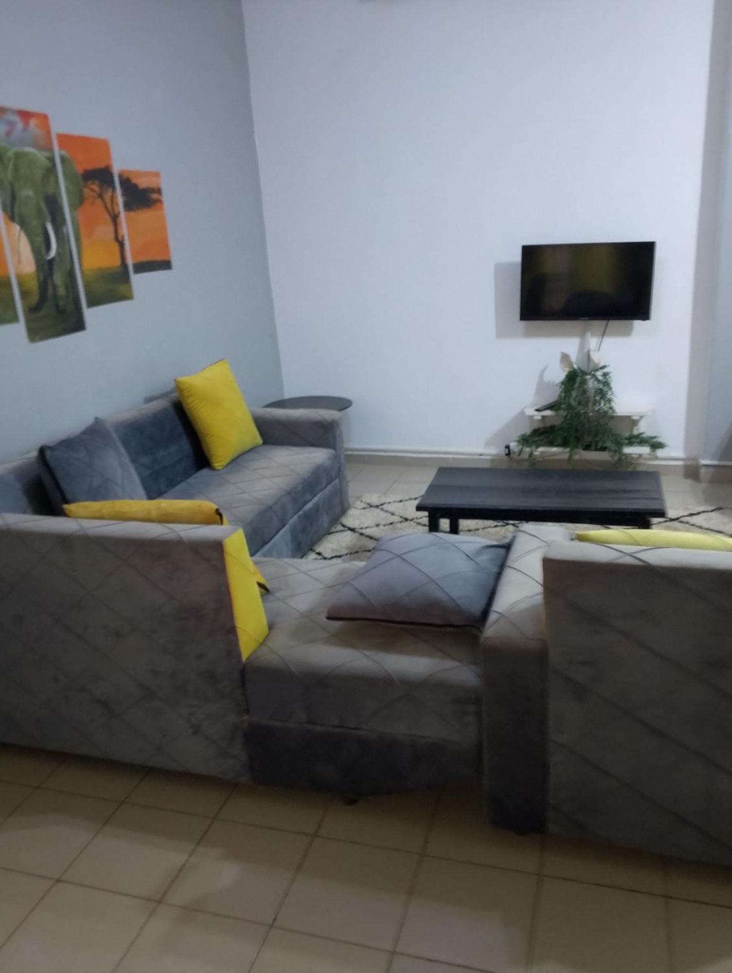 Appart Meuble Le Dakota Yaounde Ngoại thất bức ảnh