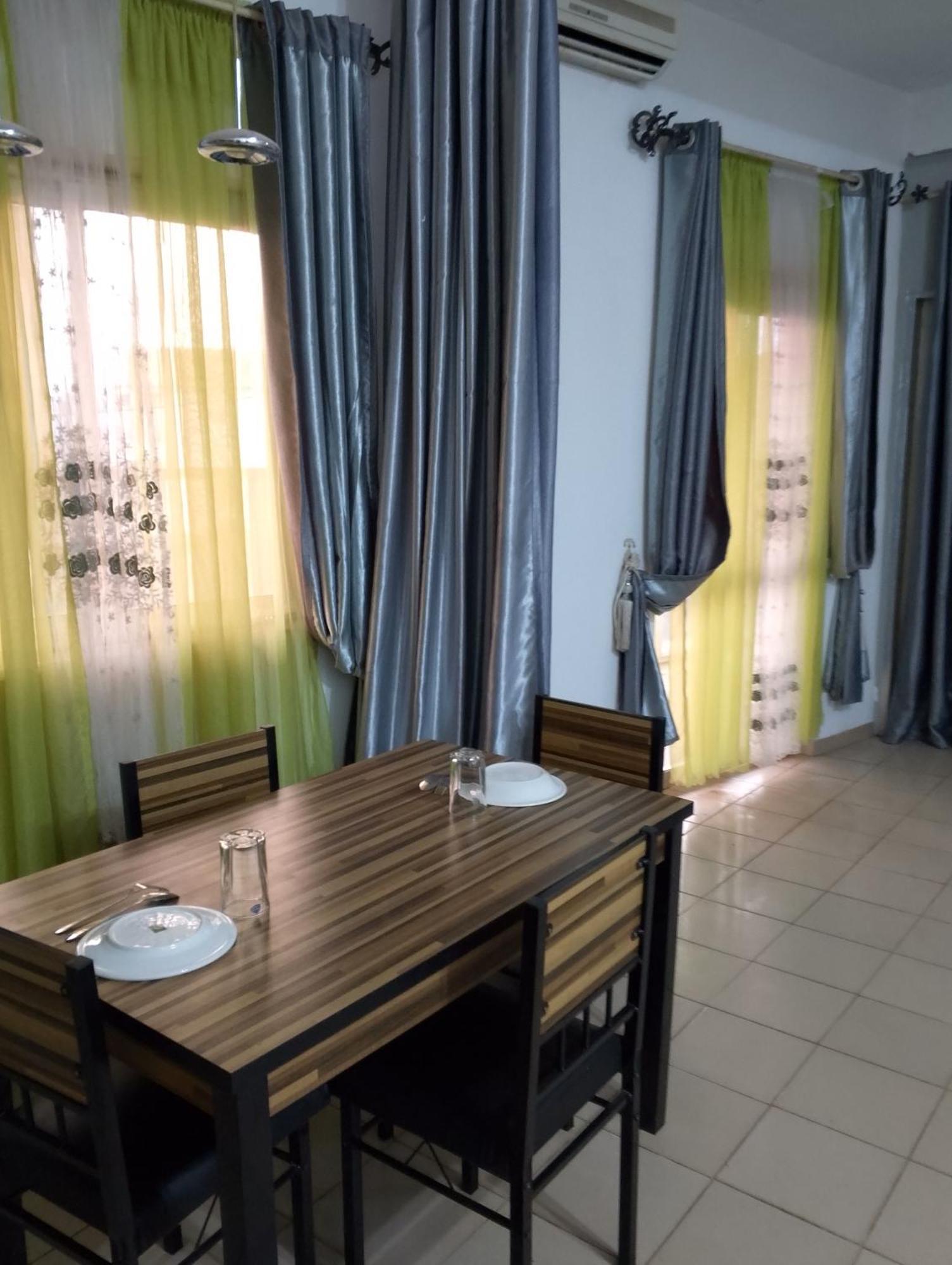 Appart Meuble Le Dakota Yaounde Ngoại thất bức ảnh