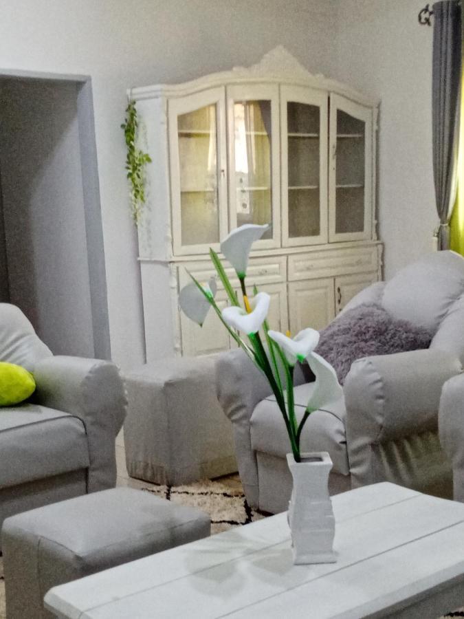 Appart Meuble Le Dakota Yaounde Ngoại thất bức ảnh