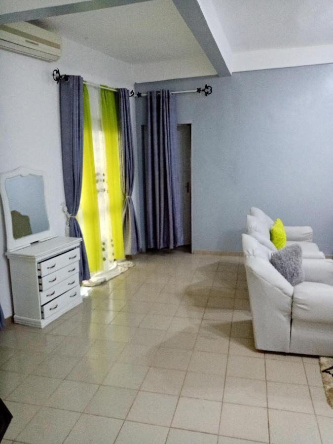 Appart Meuble Le Dakota Yaounde Ngoại thất bức ảnh